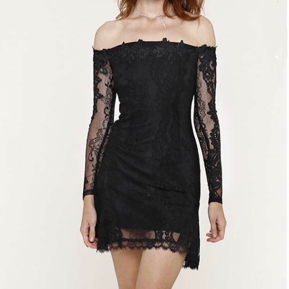 Heartloom - Off the Shoulder Lace Dress